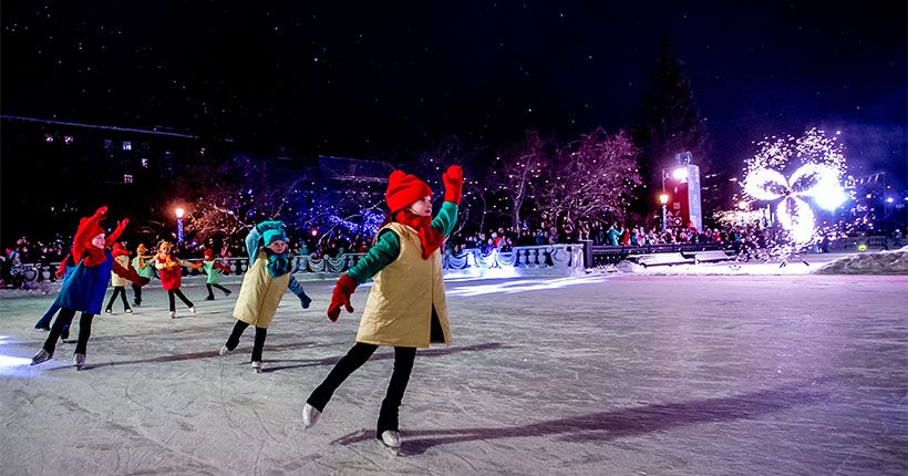 В Новосибирске открыли главный каток возле НОВАТа