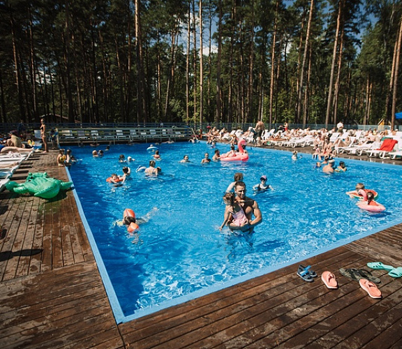 Бассейн в экопарке «Чкаловские дачи»