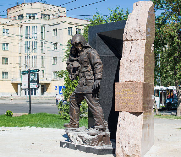 Памятник героям мирного времени, пожарным и спасателям